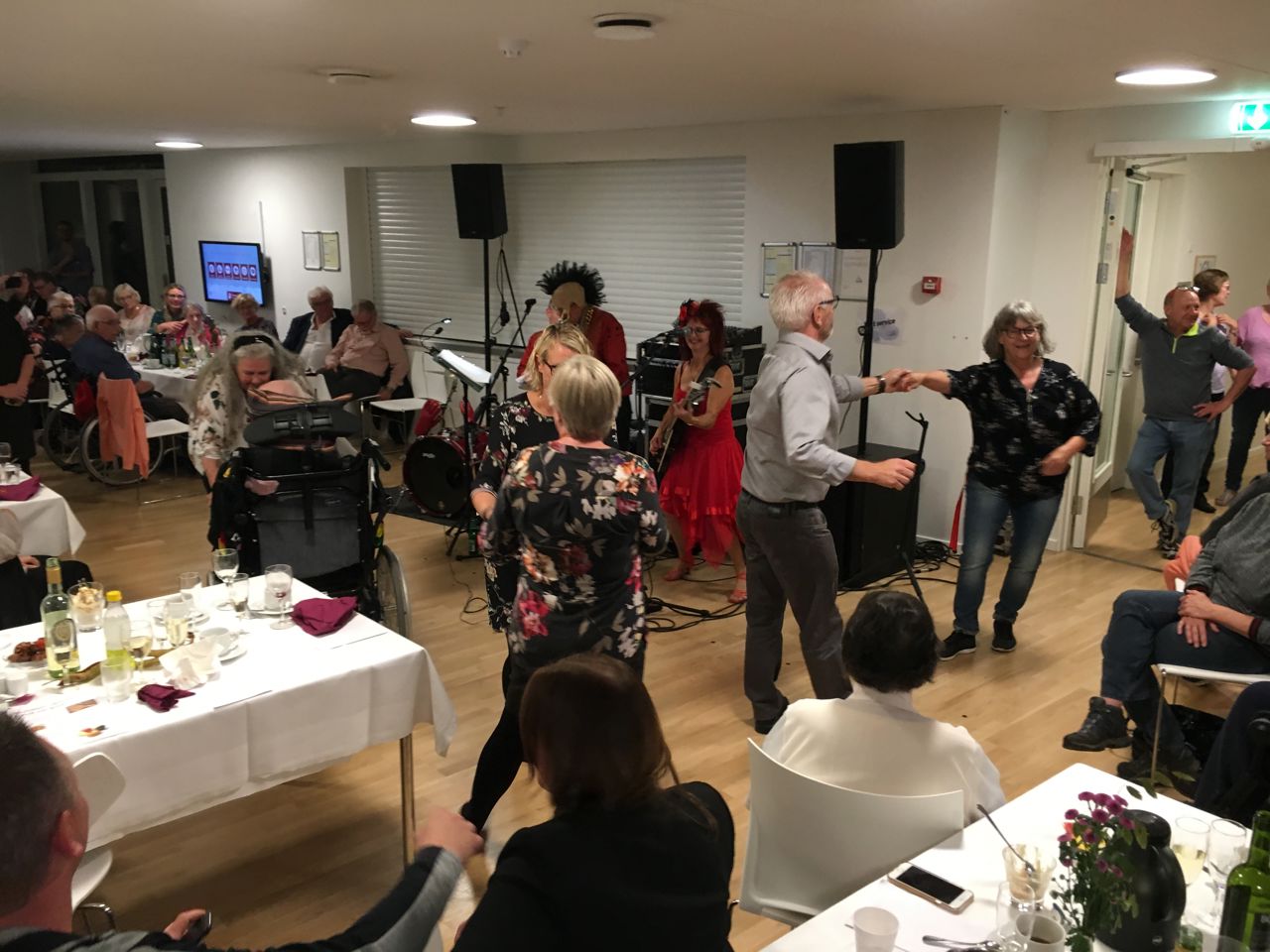 Sussi og Leo til vores julefrokost