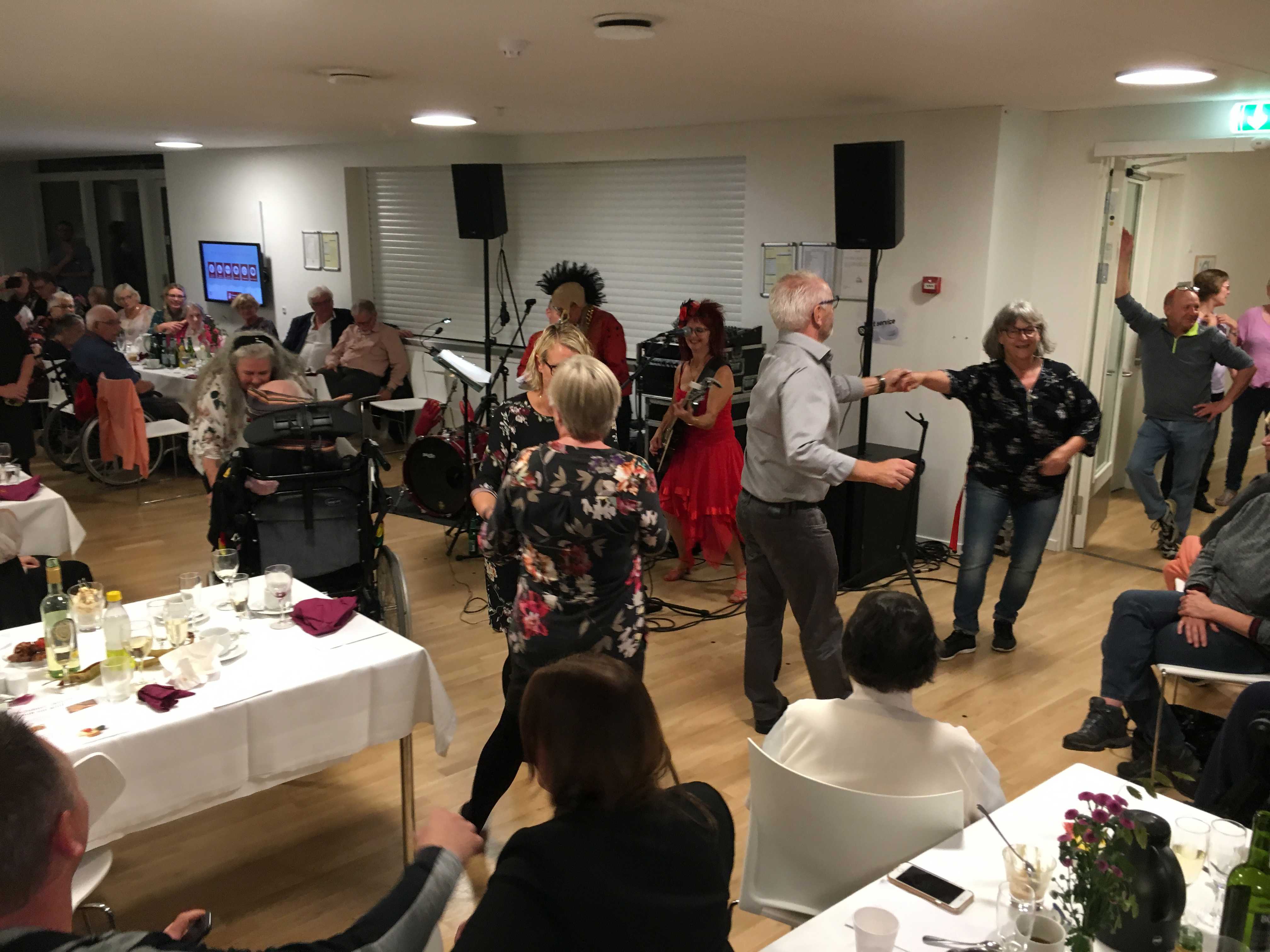 Sussi og Leo til vores julefrokost